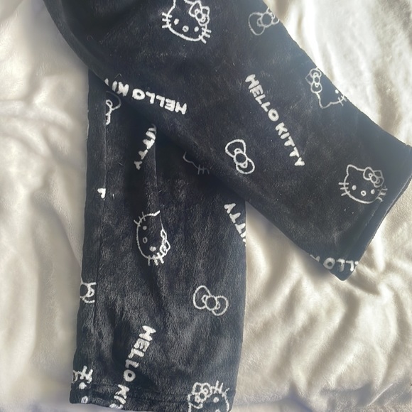 Hello Kitty Pajama Pants - Picture 4 of 4